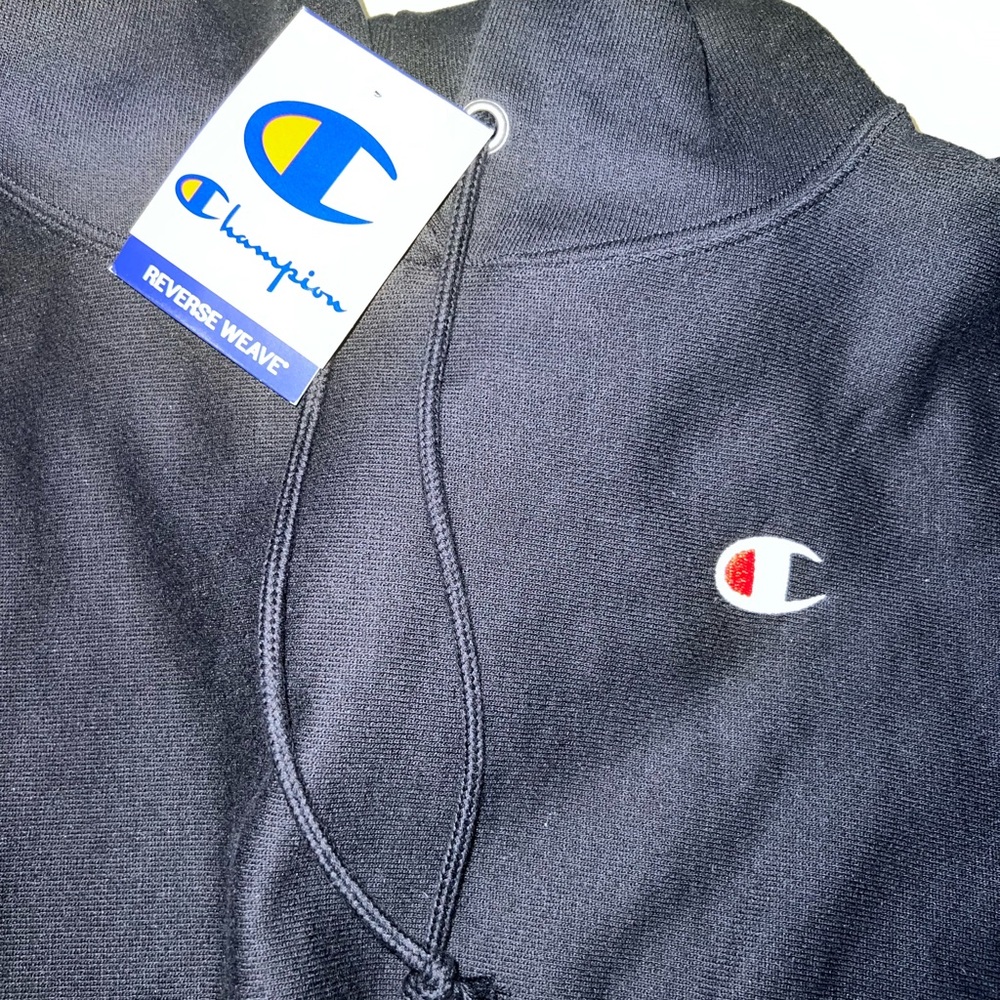NWT Black Cropped Champion Pullover Hoodie - Picture 3 of 5